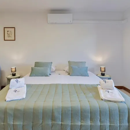 Regina House - By Y Concept 아파트 *