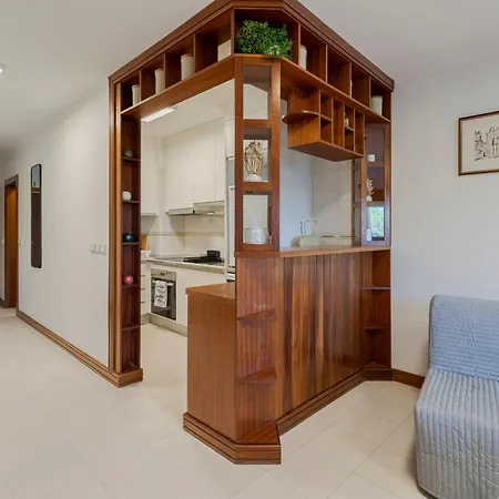 Regina House - By Y Concept Costa de Caparica